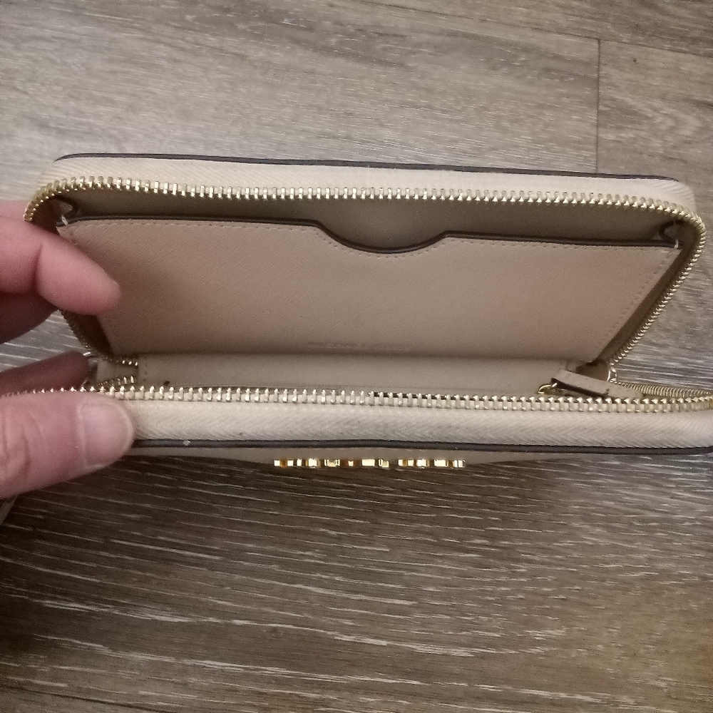 EUC: MICHAEL KORS, WRISTLET/ZIP-UP BLUSH COLOR WALLET! - Picture 11 of 16
